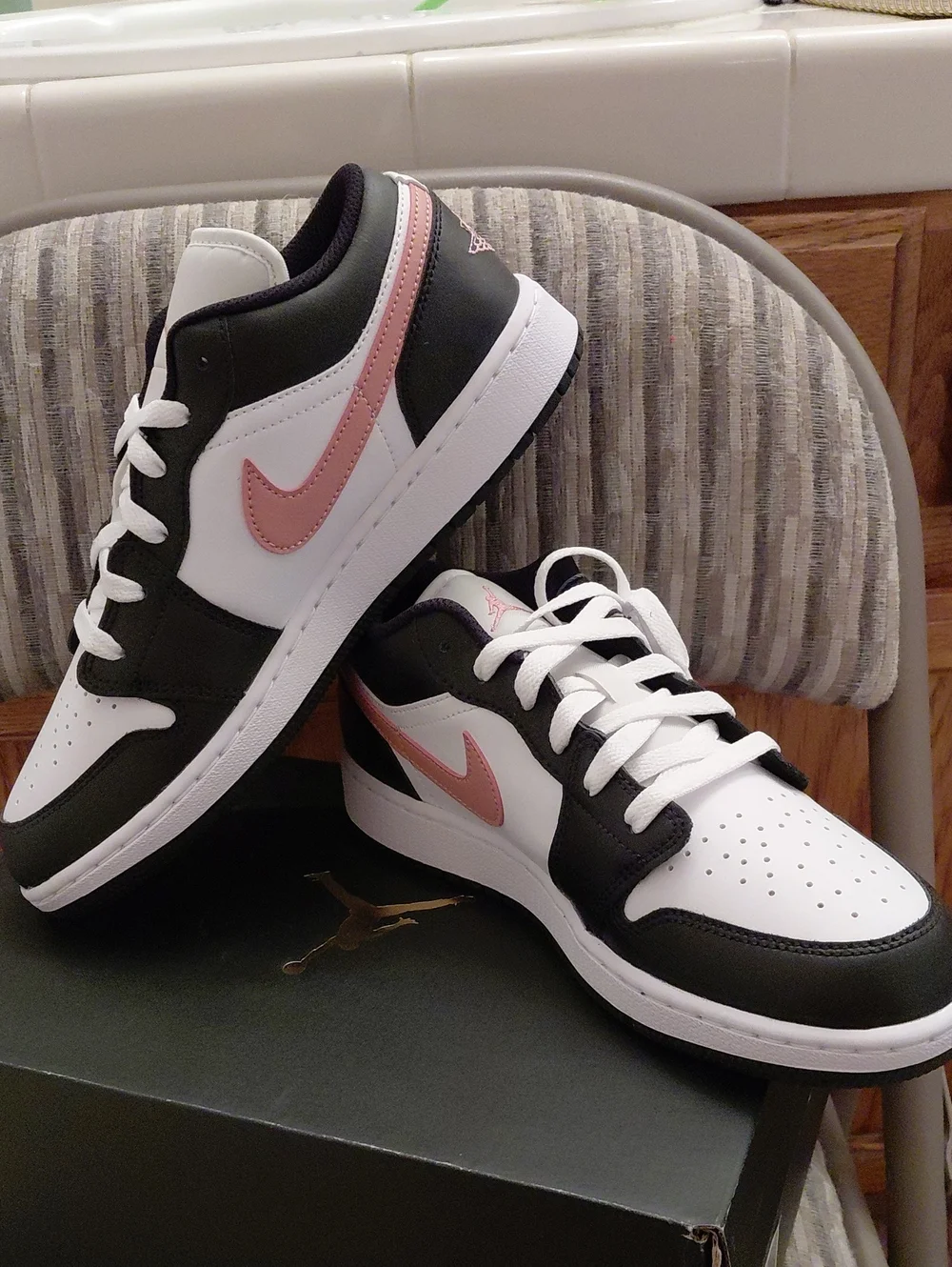 Brand New Nike  AJ1- Low Sneakers in White, Black & Pale Pink